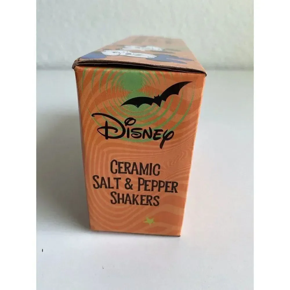 Disney Mickey Mouse And Minnie Mouse Halloween Pumpkin Salt & Pepper Shakers NEW